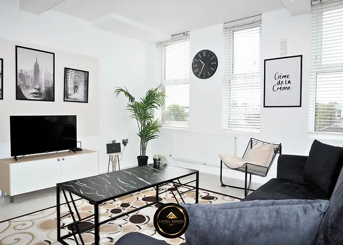 Stylish 1 Bedroom Apartment, High St. Sutton, Free Parking