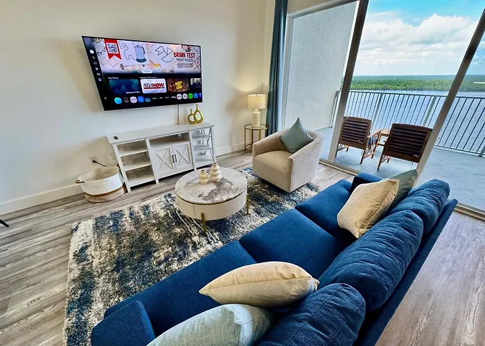Balcony Lake Views - Pool, Gym, Wifi & Parking