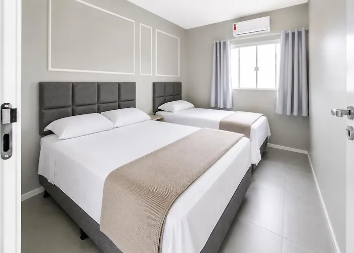 Apartamento Decorado e com Piscina