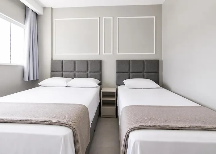 Apartamento Decorado e com Piscina