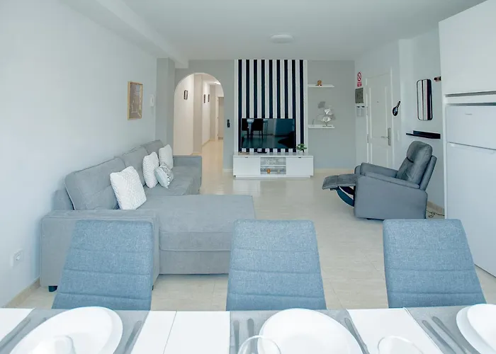 AR Home - Apartamento de 3 dormitorios con ascensor en Las Huesas, Telde