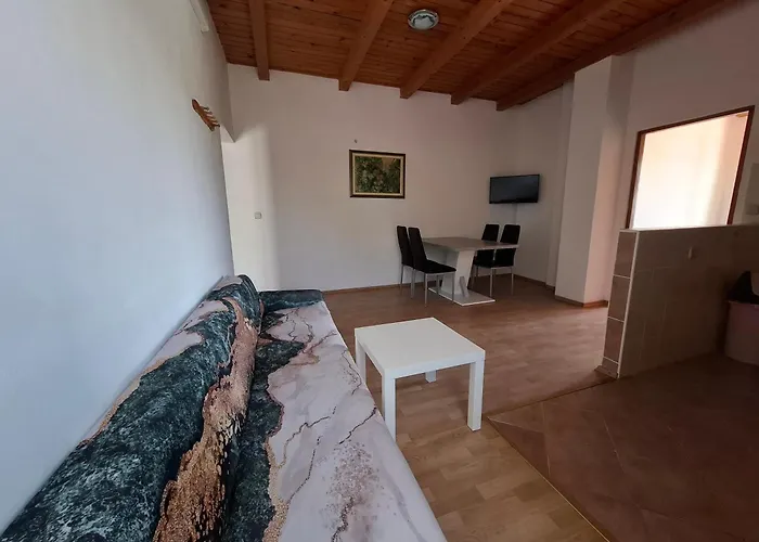 Apartments & Rooms Mila