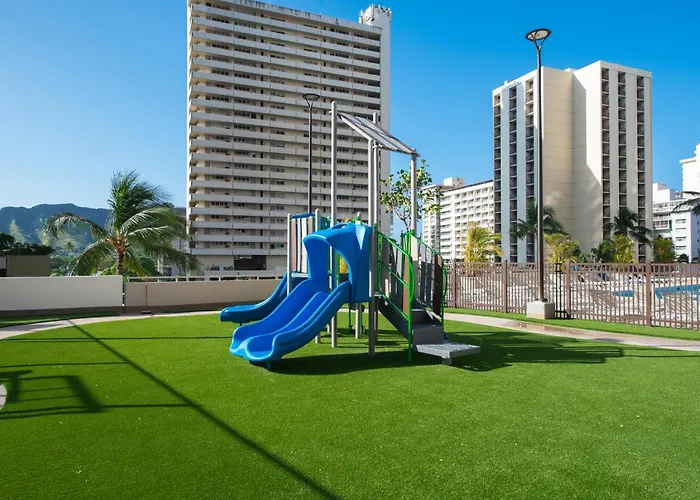 Breezy Waikiki Condo With Balcony & Beach Access