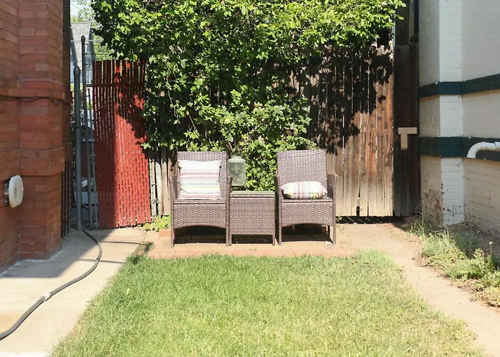 Steps To City Park + Restaurants: Denver Studio