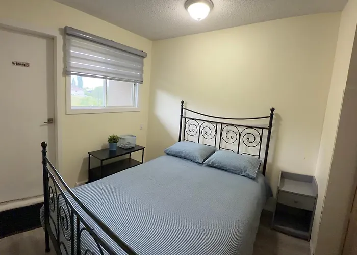 Lovely 2 Bedroom Condo, 2 Minute Walk Fr Downtown