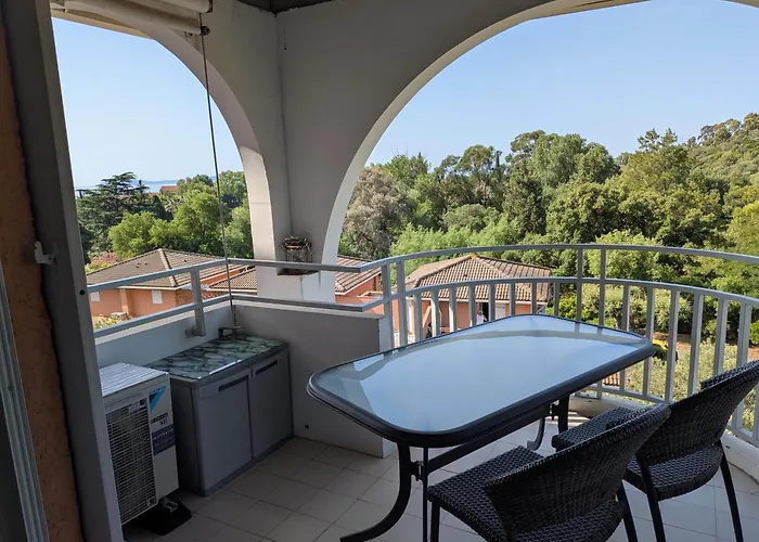 Vue Mer- Beau Studio-Pour 2 Personnes-Classe 3 Etoiles -Terrasse Abritee - Wi-Fi - Climatisation - Parking Gratuit