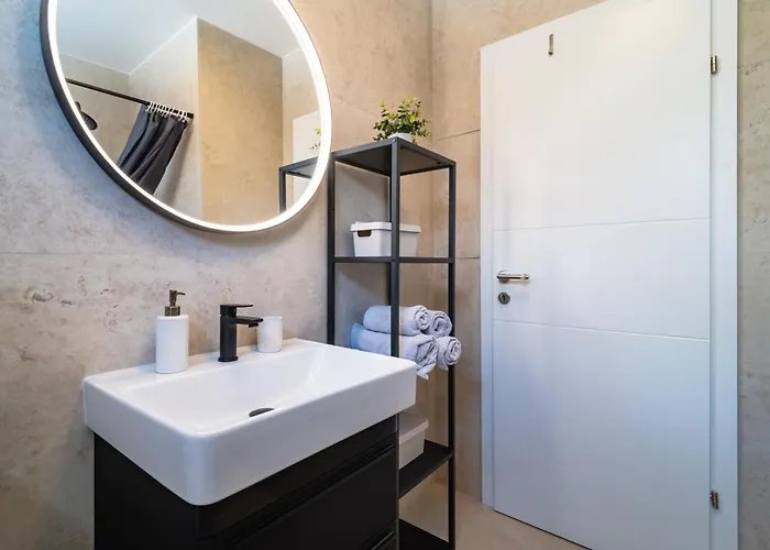Lili Rose Mandre - Sea View & Beach 70M, Family Apartments