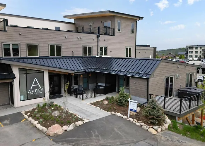 Hot Tub Steps To Dining And Ski Shuttle