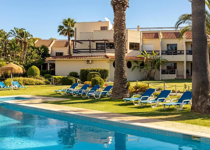 Praia Da Lota Beachfront Resort - Hotel & Apartments