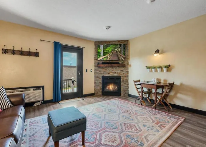 The Rustic Suite With Hot Tub Romantic Getaway On Main Street