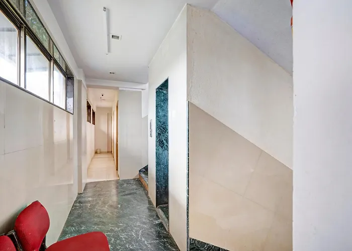 Hotel O Delight Inn Near Andheri Railway Station