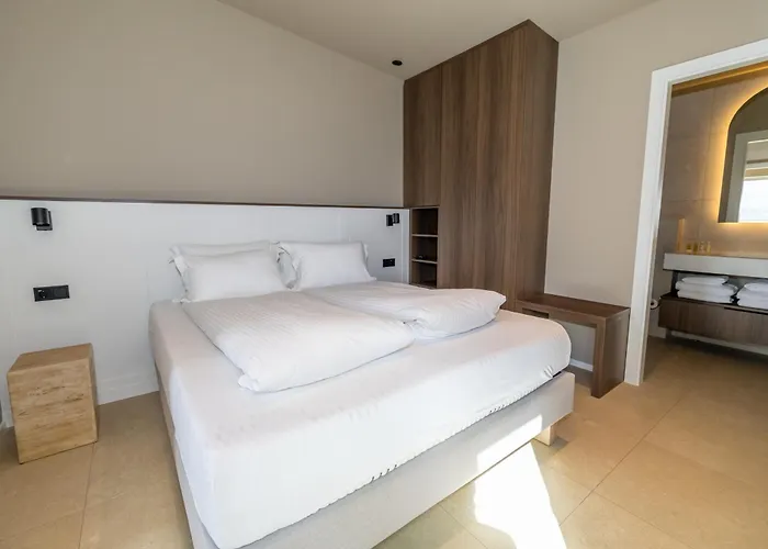 North Mountain View Suites