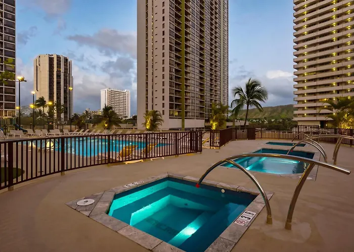 Waikiki Banyan 22Nd Fl - Ocean Views, Pool & Beach Access