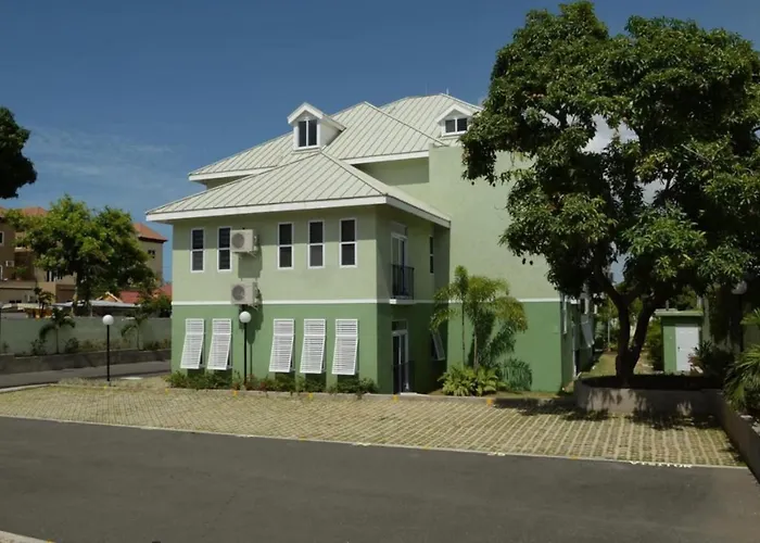 Choose To Be Happy At Ei8Ht - Super Studios And 1-Br Penthouse Apartment