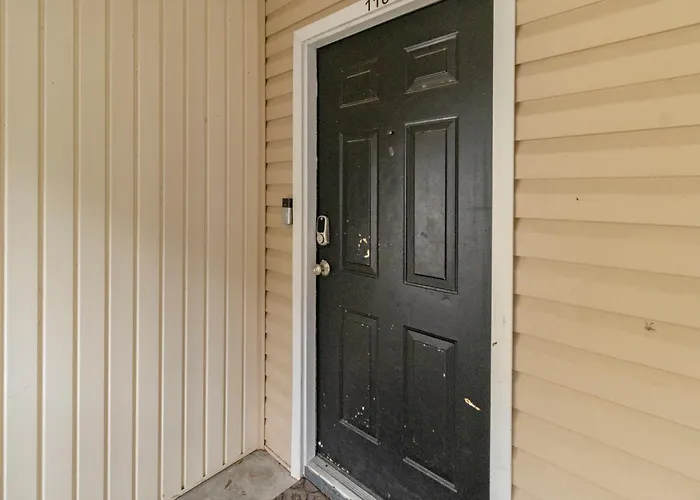 Spacious 4 Beds 4 Baths Condo Mins To Shands, Uf, & Downtown!