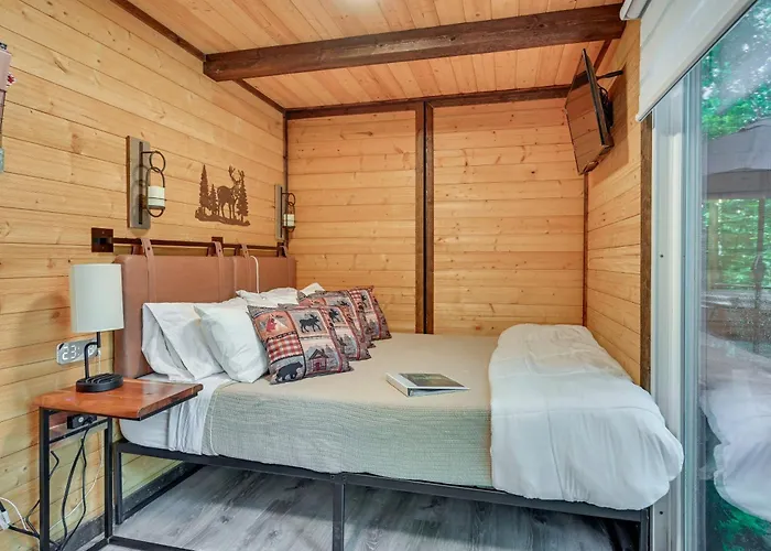 Tiny Home W/ Hot Tub & Mini Highland Cows!
