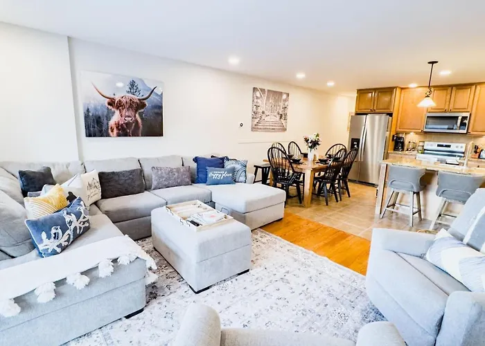 Newly Remodeled Four Bedroom All Season Condo W Mountain Views
