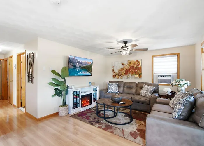 5 Min To Colgate, Sleeps 8, Game Room, Sauna