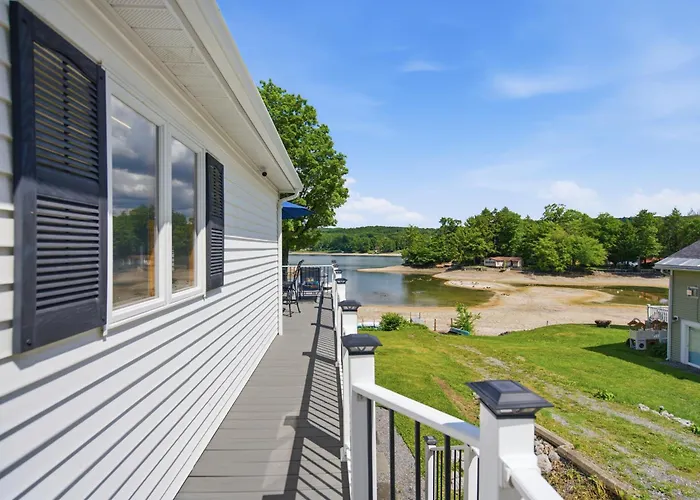 5 Min To Colgate, Sleeps 8, Game Room, Sauna