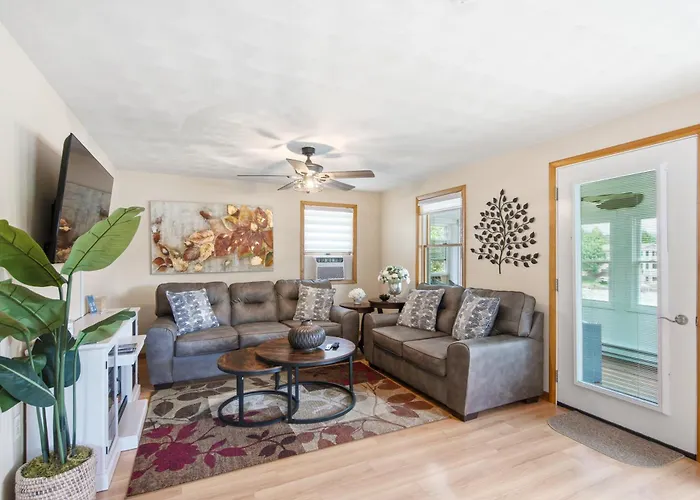 5 Min To Colgate, Sleeps 8, Game Room, Sauna