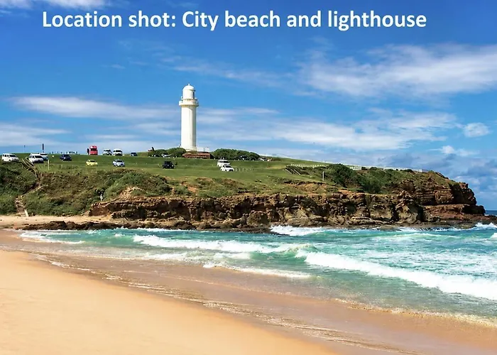 Central 2 Bedroom Apartment - Walk To Beach & Cbd - Sleeps 5