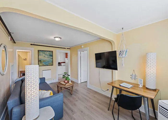 #Stayinmydistrict Heritage House Apt