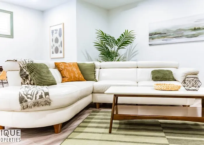 Spacious Bright Suite - Sleeps 4 - King Bed - Nflx