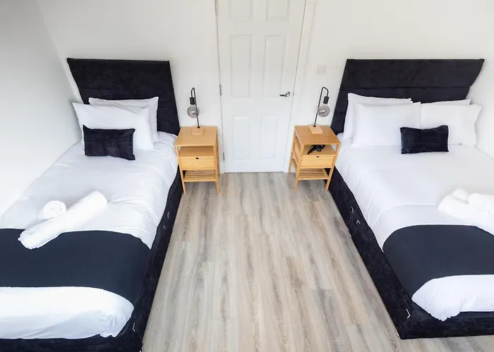 Watford 3-Bed - Sleeps 8 - Near Harry Potter Bus