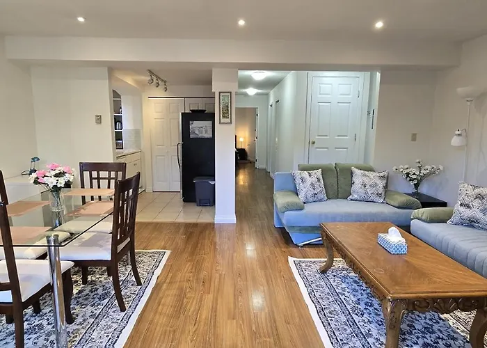 Bright 2 Bedroom Great Location