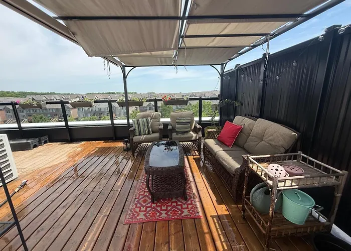 Oakville Townhouse Amazing Rooftop