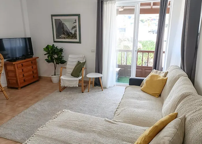Beautiful 1 Bedroom Apartment With Mountain View