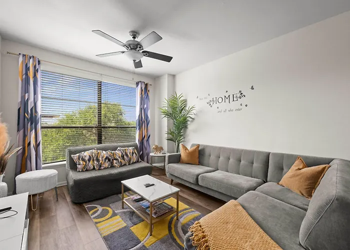 Spacious Blessed Home For Blessed Guests At The Domain