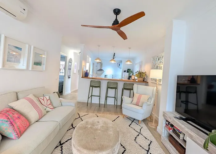 Impressive Apartment With 3 Bedrooms Metres From The Beach