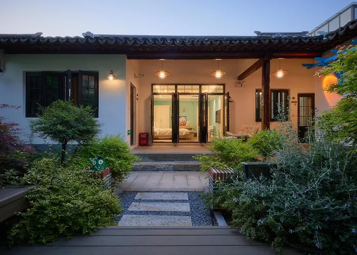 Suzhou Riverside House With Garden
