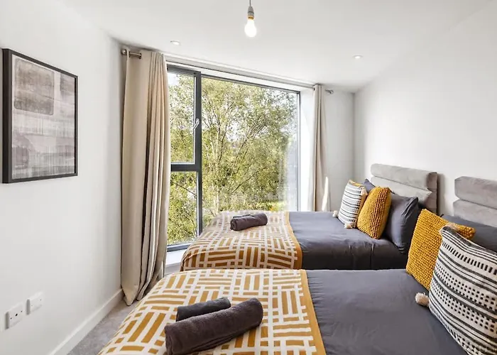 Luxury 3Br Apt Sleeps 10, Wembley & Park Views
