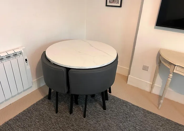 Large Central 3 Bedroom Apartment Superking 5 Guests - Free Parking