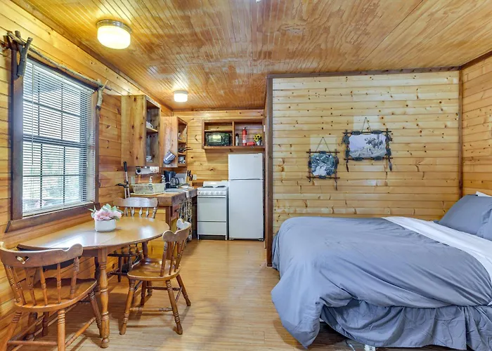 'Cedar Falls Cabins #6': Hillside W/ Views!