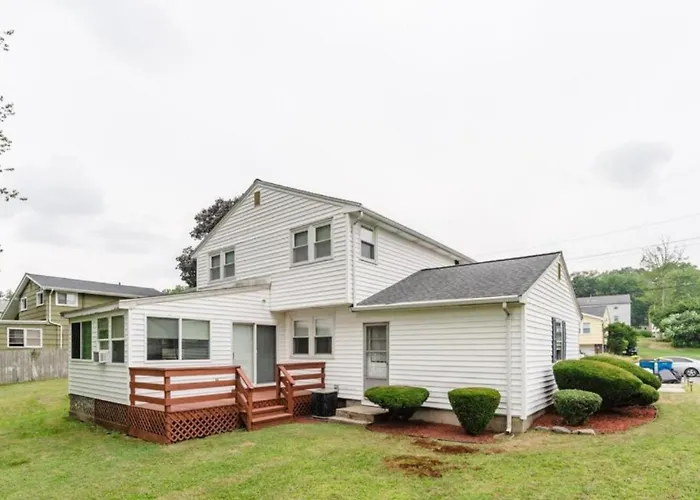 Cozy & Private 4Br Randolph Home - Near I-93 & Route - Pet-Friendly 17