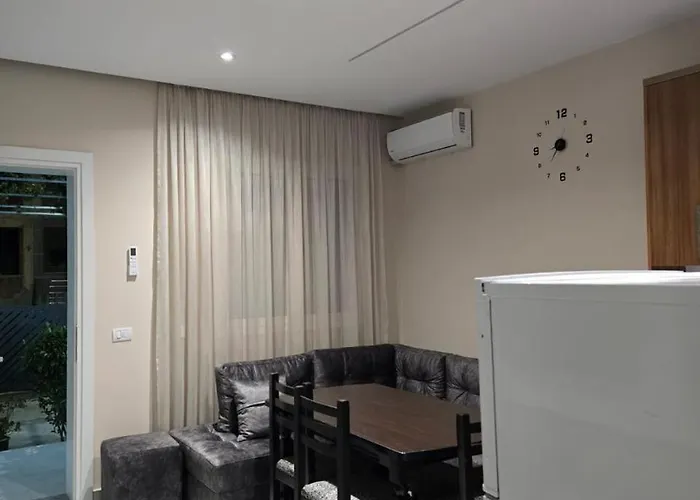 Kejdi Golem Central Apartment
