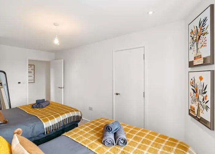 Luxuary 2Br Apt Sleeps 9, Wembley And Park Views