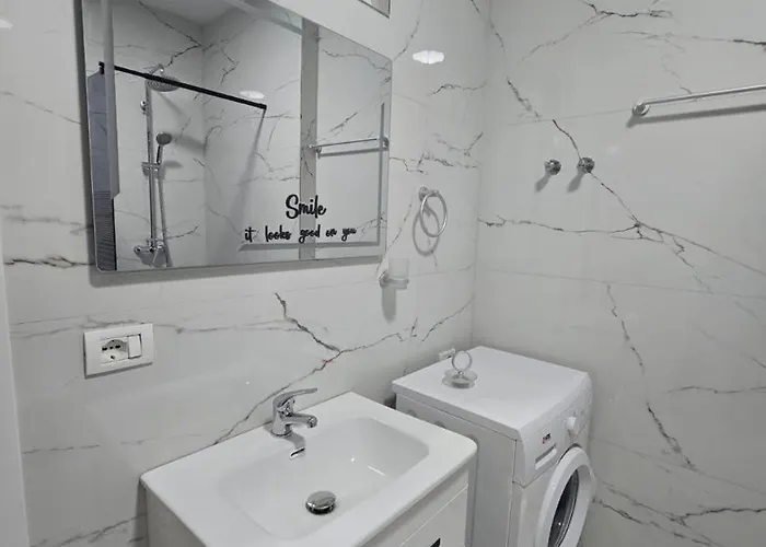 Kejdi Golem Central Apartment