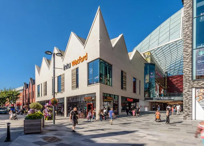 Watford 3-Bed - Sleeps 8 - Near Harry Potter Bus