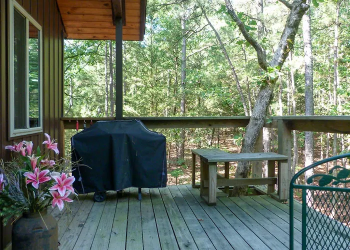 'Bluebird Treehouse' Near Kiamichi Mtns W/ Hot Tub