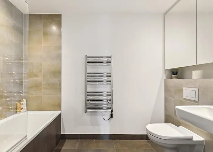 Luxury 3Br Apt Sleeps 10, Wembley & Park Views