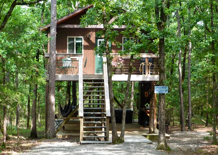 'Bluebird Treehouse' Near Kiamichi Mtns W/ Hot Tub