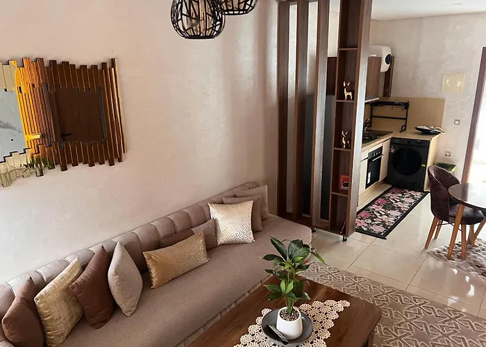 Studio Luxe Bouznika Beach Piscine, Clim, Wi-Fi ,Check In 24H Plage 5 Min