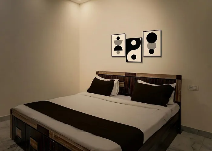 Super Collection O Khajaguda Hills Formerly Sri Balaji Luxury Rooms