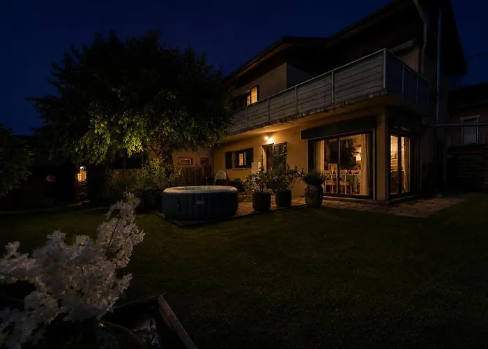 La Charmeuse Des Alpes - Appartement Climatise De Prestige Avec Jacuzzi Et Jardin Prive