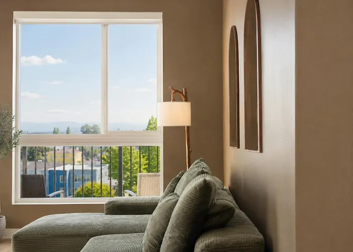 Bright Home 10 Min To Disneyland Pool & Gym