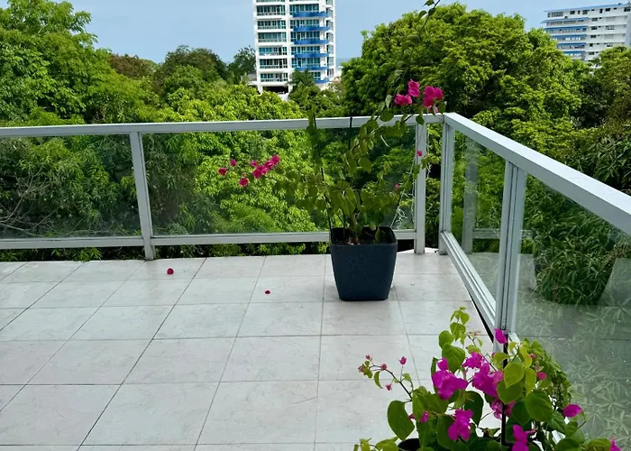 Coronado Beach Unique Balcony Apartment